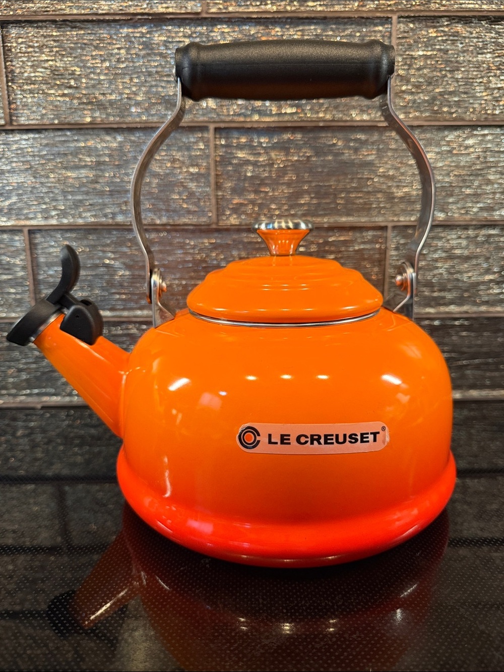 Le Creuset Classic Whistling Tea Kettle Flame Enamel On Steel 1.7 qt Lecreuset